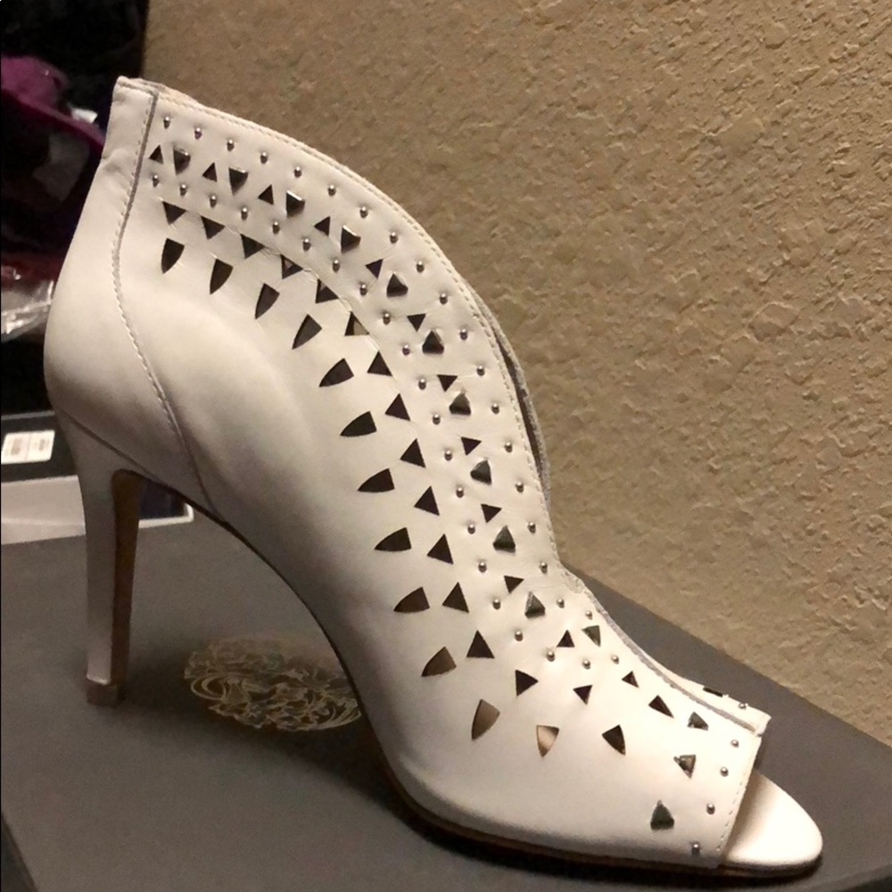 Brand new Vince Camuto peep toe heels